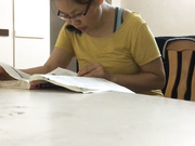 禽兽音乐老师教少妇学员弹吉它搞到别人的奶子上脱了衣服按在椅子上啪啪720P高清无水印
