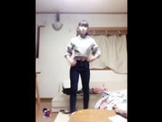艺校系列未流出版可爱妹纸居家才艺展示自拍先穿衣服随音乐跳一段然后脱光了再跳一段最后自扣阴部特写