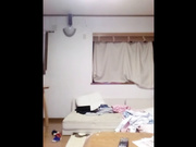 艺校系列未流出版可爱妹纸居家才艺展示自拍先穿衣服随音乐跳一段然后脱光了再跳一段最后自扣阴部特写