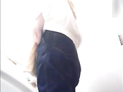 美女如云的餐厅高级坐厕偷拍第35季美女换下的姨妈巾搁在腿上看起很吓人