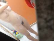 猥琐男在钢琴声的掩护下趴窗偷拍隔壁身材很好的漂亮妹子洗澡奶子饱满大小正合适阴毛太性感了