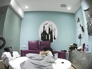 精品酒店偷拍貌似不是特别想操的大学美女被男友想尽办法软磨硬泡终于给干了,搞累了吃点东西补补!