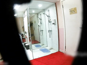 猥琐摄影师协同女助理提前藏好摄像头TP漂亮大学生兼职平面模特洗澡身材真好特会摆姿势很SEX高清