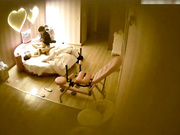 文艺范的漂亮大学美女被厉害的男友操第2次时哀求：不要了,我不行了.接着干第3次.女的特别能叫床!
