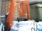 特色酒店偷拍高挑白嫩的美女情人等不及拉过来就操高难度动作女的吃不消了!