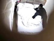 商务旅店年轻四眼小情侣开房啪啪白胖肥臀小女友玩了一手好鸡巴小白脚还撸了几下经典体位玩一遍娇嫩呻吟