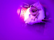特色酒店偷拍花样还挺多的年轻小情侣69侧入射妹子的脸上