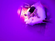 特色酒店偷拍花样还挺多的年轻小情侣69侧入射妹子的脸上