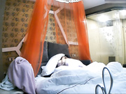 漂亮又害羞的大学美女酒店被早泄男操了2次,次次内射流出,看样子美女有点不满足,好白菜都被浪费了!