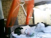 高级酒店偷拍胸大丰满的年轻漂亮少妇偷情时担心射进去后被老公发现,不让操逼用振动棒插,狂干她嘴巴,射一嘴!