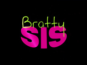 (BrattySis) Sisters Revenge Fuck 在继母身后大胆做爱的姐弟俩