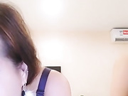 近期最淫乱的直播母女儿子3P乱伦节操碎满地看得出这妈妈年轻绝对是个大美女