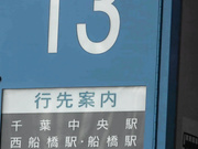 机场接机偶遇19岁甜美笑脸小姐姐带到酒店哄她要求做爱，这么个年龄居然逼都黑了还会喷水