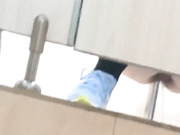 厕拍班上最漂亮的女同学,一半以上的男同学都给她写过情书,今天竟然让我看到了骚B