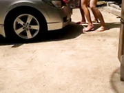 大白天把老婆拉倒院子按在車頭狂草 叫聲刺激.mp4
