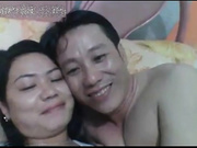 恩爱夫妻玩自拍真扫兴搞得正起劲来电话了