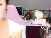 高颜值可爱美女主播宝宝耍乖耍贱有一手刷大礼物就给看粉嫩BB激情自慰嘴里叫爸爸这大桃臀属实太诱人对白搞笑