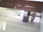网站流出医院尾随妹子进女厕偷窥为了拍脸被眼镜美女发现了幸好没有喊人