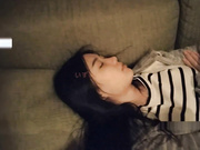 气质性感的美女和闺蜜一起见网友吃饭时2人喝多了带回酒店在沙发上先把胸大美女爆操内射又到床上干另外一个!