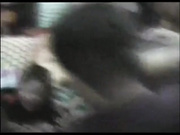 【网爆门事件】疯狂的闹洞房新娘和伴娘被群狼扒光狂摸