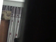 每晚最大的乐趣城中村出租屋偷窥附近的年轻打工妹洗澡