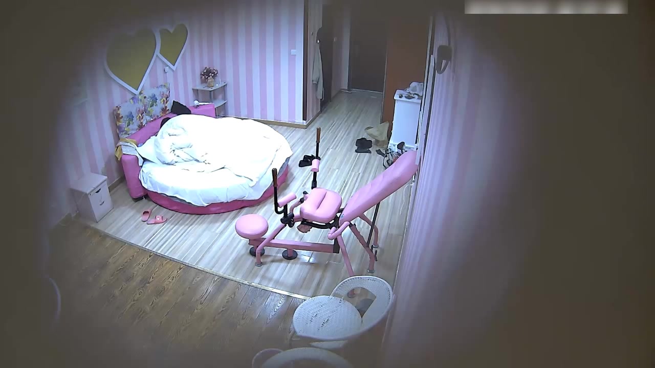 酒店偷拍时尚性感的长发美女课余时间和帅学长开房啪啪,看2人的态度应该不止一次操逼了,美女胸大又漂亮.