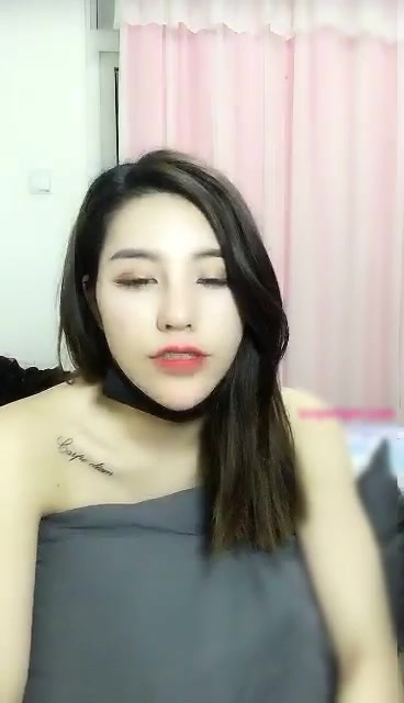 人造网红美女主播完美露脸约炮富家公子年轻粉丝炮友啪啪啪直播很狂野激情叫的太骚了对白精彩