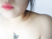 丰满美乳墨镜妹子全裸道具自慰洗澡 破处没多久振动棒太大难进去 很是诱惑喜欢不要错过