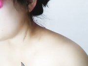 丰满美乳墨镜妹子全裸道具自慰洗澡 破处没多久振动棒太大难进去 很是诱惑喜欢不要错过