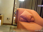 土豪约约酒店约操汽车展会上认识的175CM性感高挑美女模特,情趣旗袍装狠狠爆操,从床上干到沙发上2人一起高潮!