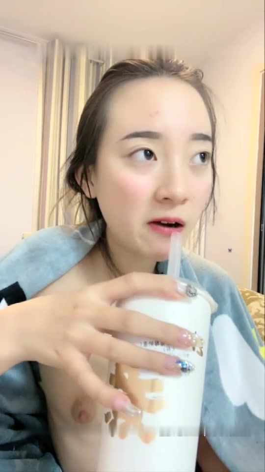 清纯漂亮小嫩妹收费啪啪秀 激情口交啪啪 十分诱人