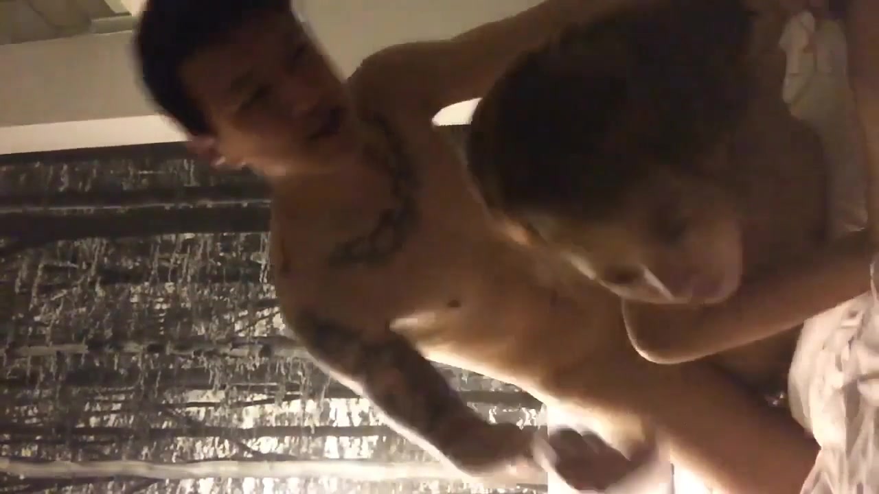 纹身猛男约操高颜值越南网红Ngoc妹纸 人美逼嫩连操两炮 叫床真骚特别带劲 完美露脸