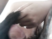 租房打工的四眼职男网聊了一位性经验不多的年轻可爱技校小嫩妹约到家中啪啪啪妹子叫声很嗲