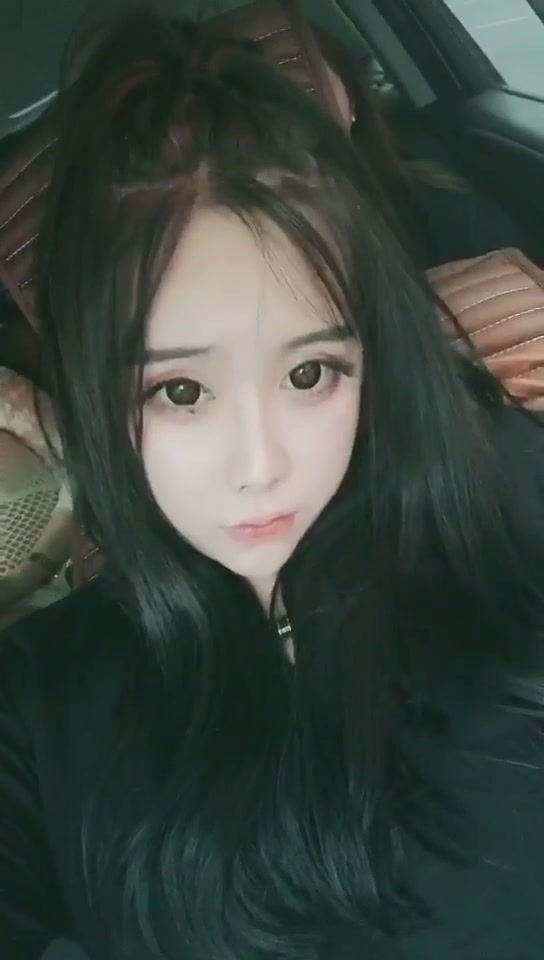 高颜值的小魔女TS贝贝和闺蜜被富二代约，这样的颜值下了不少本啊，两位仙女口活真好 吃得鸡巴嘛嘛香 第一部！