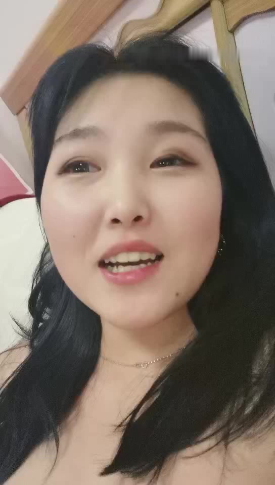 颜值不错丰满身材妹子和纹身男友啪啪 后入大屁股上位骑乘大力猛操呻吟 很是诱惑喜欢不要错过