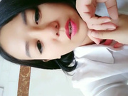 气质漂亮的良家短发美少妇不仅偷偷兼职做楼凤还做直播,200元就被中年大叔给干了,自己偷拍过程给网友观看,国语!