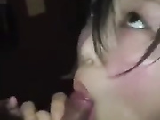 清纯粉嫩可爱小女友，脸蛋红扑扑的 真会怜香惜玉，把自己最好的鸡巴给女友当棒棒糖啦，口活还真好！
