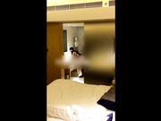 约炮96年大一嫩妹女仆装 边操边问：喜欢被叔叔操 被干的胡言乱语骚逼淫荡对白