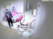 专业情趣炮房中年大叔约会单位财务部会计少妇很骚主动躺炮椅上让男人舔逼双手抓奶下面猛力输出连干2回合