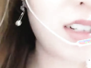 露脸黑丝袜非常耐操的年轻小妹，口活超棒非常淫荡被大鸡巴各种姿势爆草，无套水多表情很骚，呻吟浪叫不止