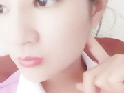 有几分姿色的美女主播打入美容院做学徒趁人不备偷拍师傅帮女顾客推胸保健没人的时候自己玩逼