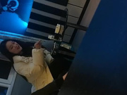 屌哥酒店网约刚做援交一个多月的漂亮美女服务,妹子害羞放不开先陪她聊会天再在床上好好伺候她,各种猛操,又嫩又紧!