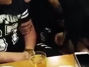 网红人妖饭桌上互口