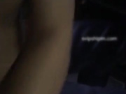 饥渴丰满少妇主播晚上出击勾引个像猪肉佬的胖司机路边车震对白有趣