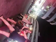 性欲旺盛体格瘦小排骨青年夜生活丰富连着约2个妹子啪啪第一个年轻可爱第二个成熟女人味十足国语对白