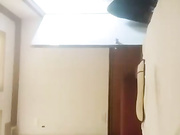 养生打炮胖男大保健找了个熟女，按摩床上撸管上位骑乘抽插没几下就了
