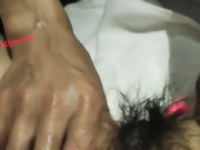 对白搞笑淫荡风骚美女私处SPA推油养生按摩用又嗲又贱的语言和脚勾引帅气的男技师实在忍不住了给口爆