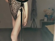 国产TS系列颜值很高的艾美人大奶长腿诱惑蒙面男不停的给自己吃鸡巴