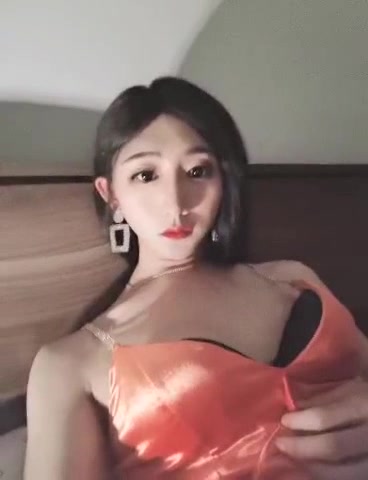 国产CD系列美艳伪娘小乔用无毛大屌爆操胖男 还展示一下自己的鸡巴有多会动