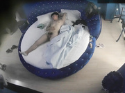 专业炮房猥琐小青年与身材苗条美乳女友啪啪啪肏的很猛把小女友干的尖叫不止淫叫说老公好长太能叫了要哭了
